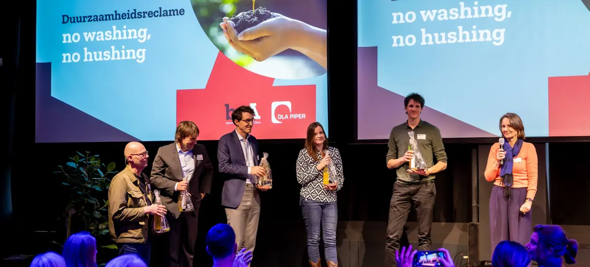 Sprekers op podium tijdens bvA duurzaamheidsevent