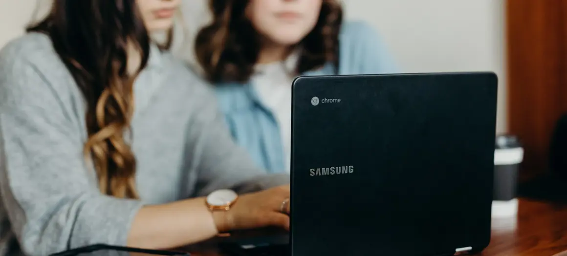 2 Vrouwen Samsung Laptop
