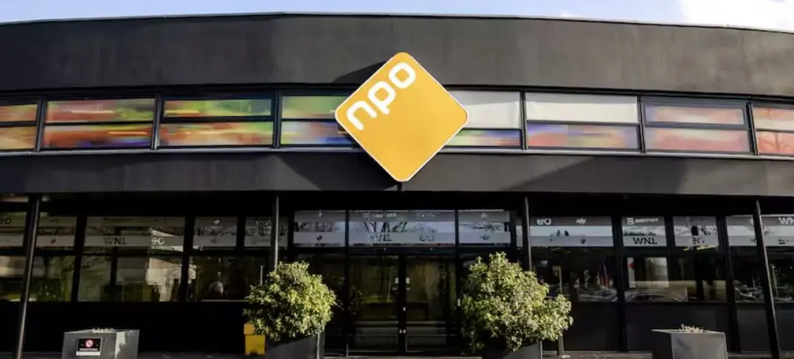 Kantoor van NPO het sign op gevel