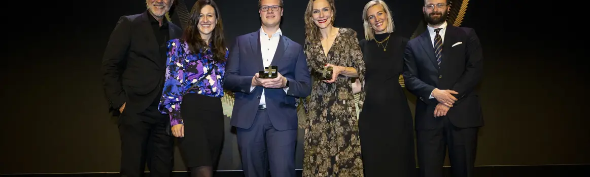 Winnaars effie awards op podium