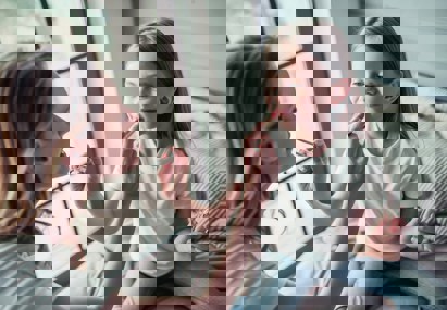 Moeder en dochter brengen make-up aan – illustratie van hoe jonge kinderen in aanraking komen met beauty en skincare