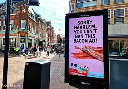 Advertentie op billboard in Haarlem over vleesreclame