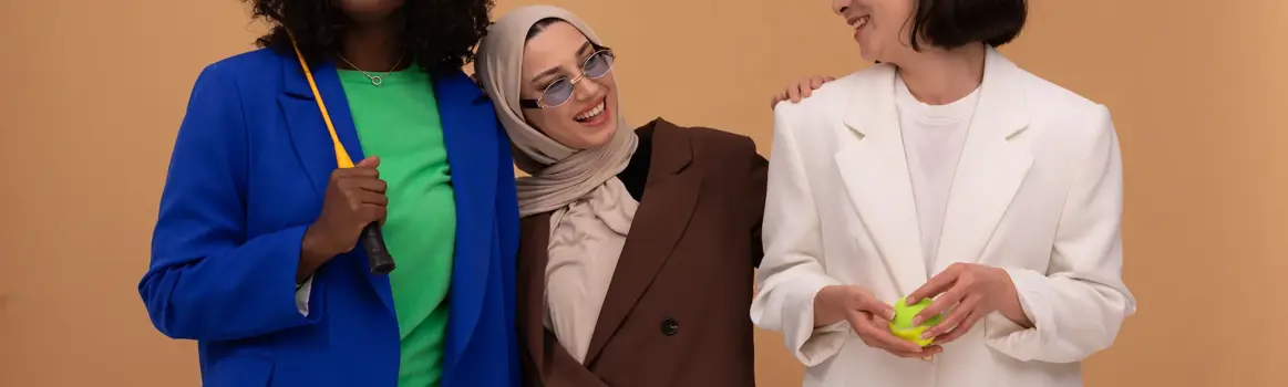 Foto van drie vrouwen met een verschillende etniciteit
