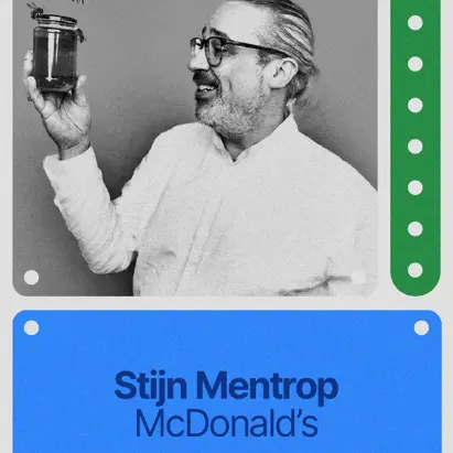 Stijn Mentrop voorspeller tijdens Koffiedik Kijken 2026 in het special ontwikkelde beeldmerk 