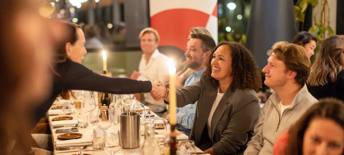 handen schudden tijdens bvA Ronde Tafeldiner Media More